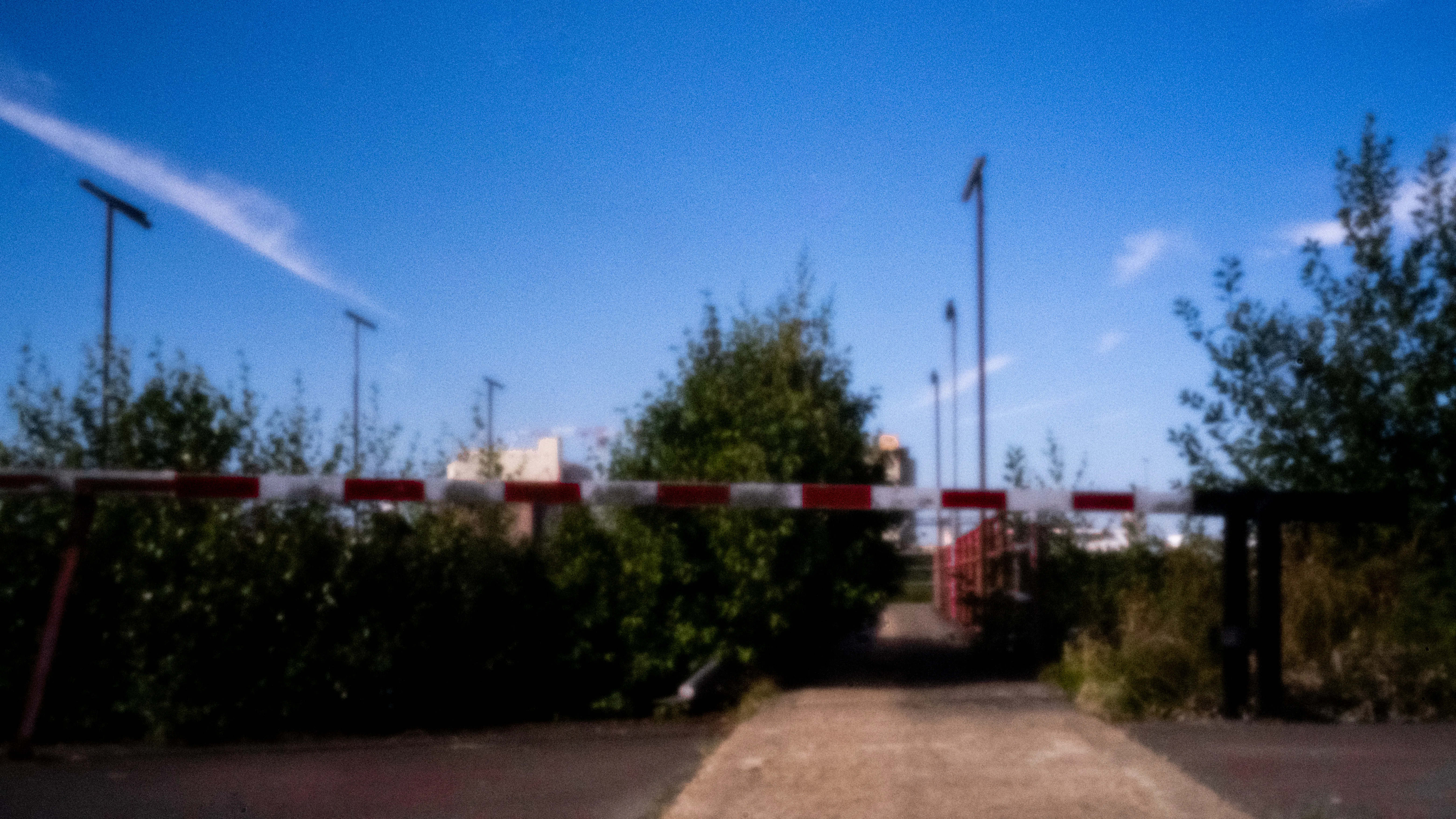 Closed level crossing at the hamlet